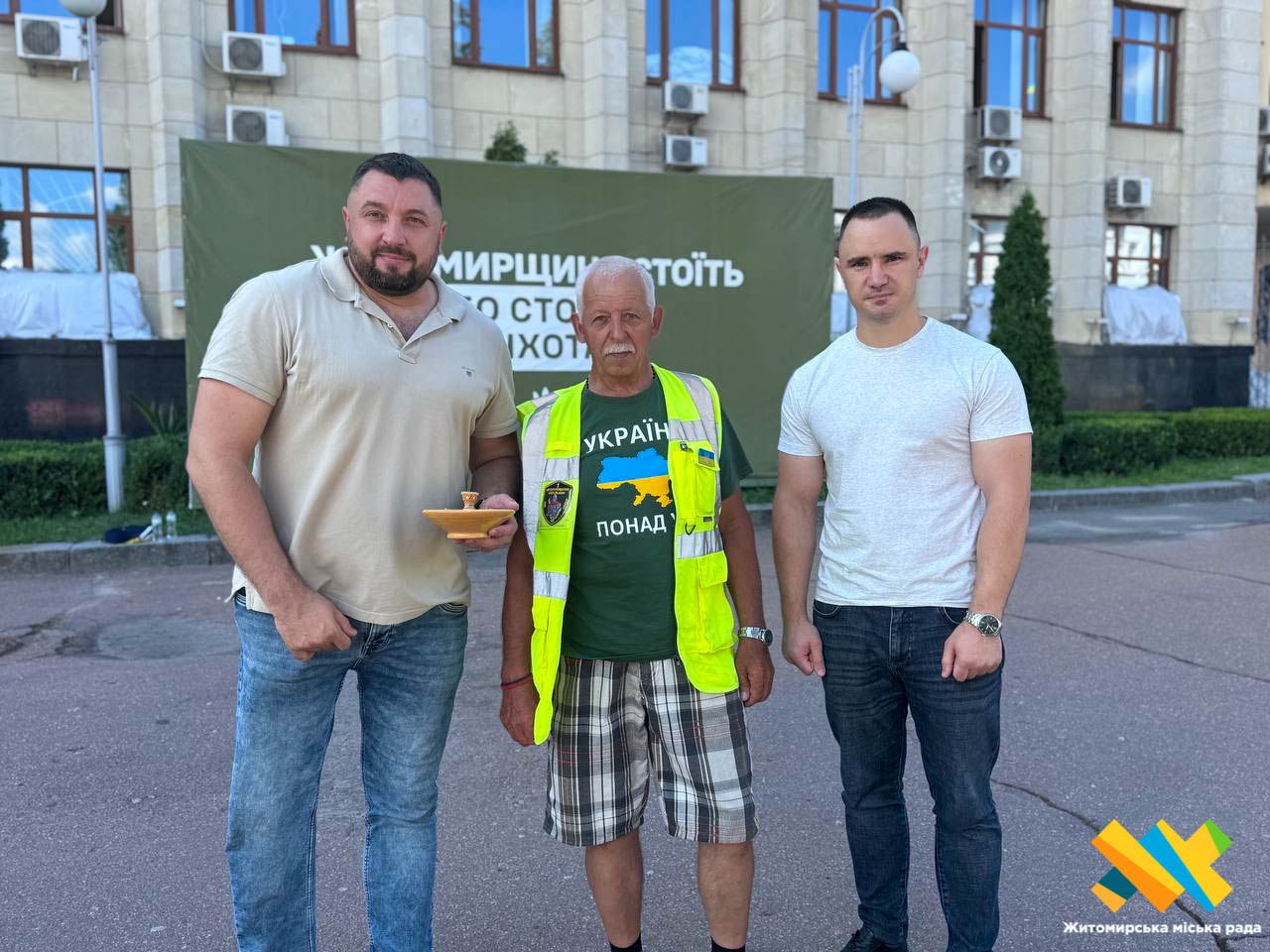 65-річний волонтер Олександр Каніболоцький приїхав у Житомир: 500 км велопробігу для збору коштів на ЗСУ